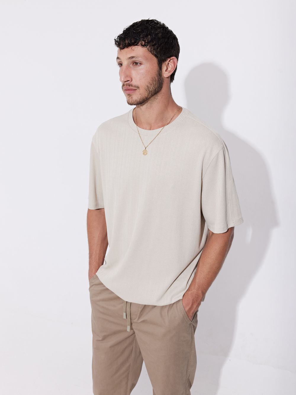 טי Relaxed fit עם טקסטורה ופאנלים בשרוולים