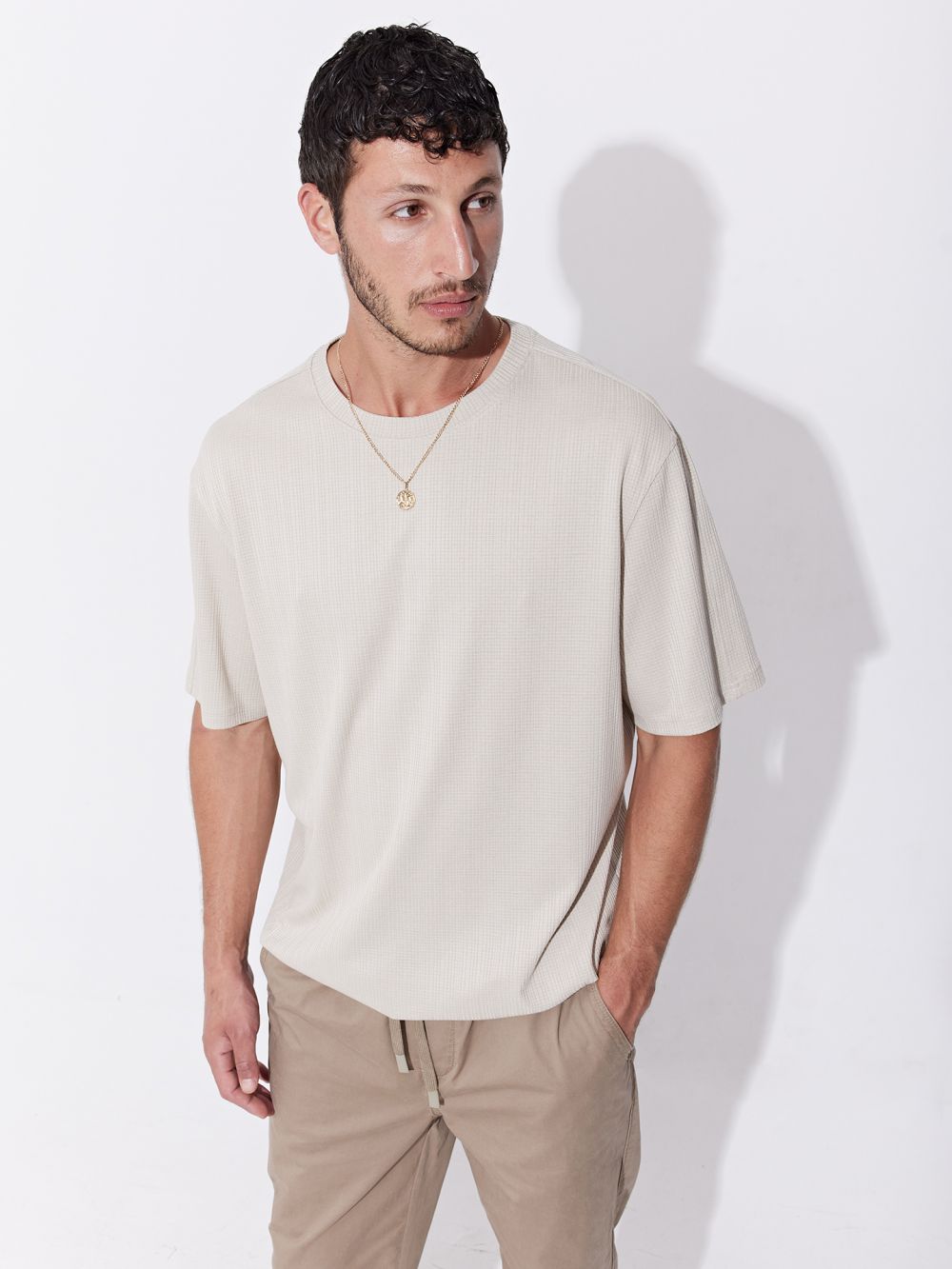 טי Relaxed fit עם טקסטורה ופאנלים בשרוולים