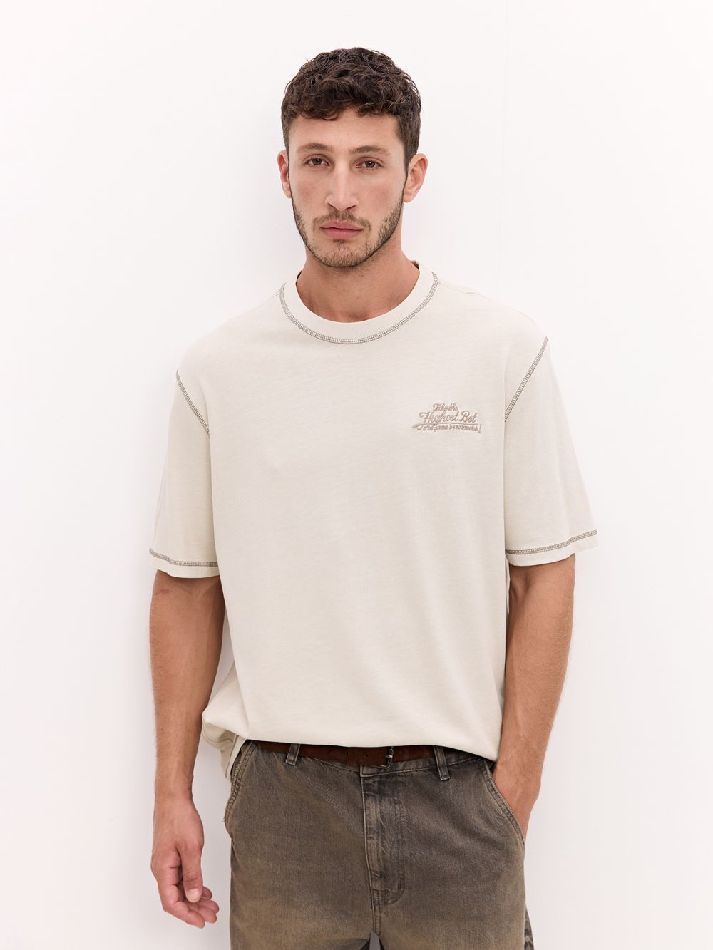 טי Relax fit עם תיפורים ורקמה