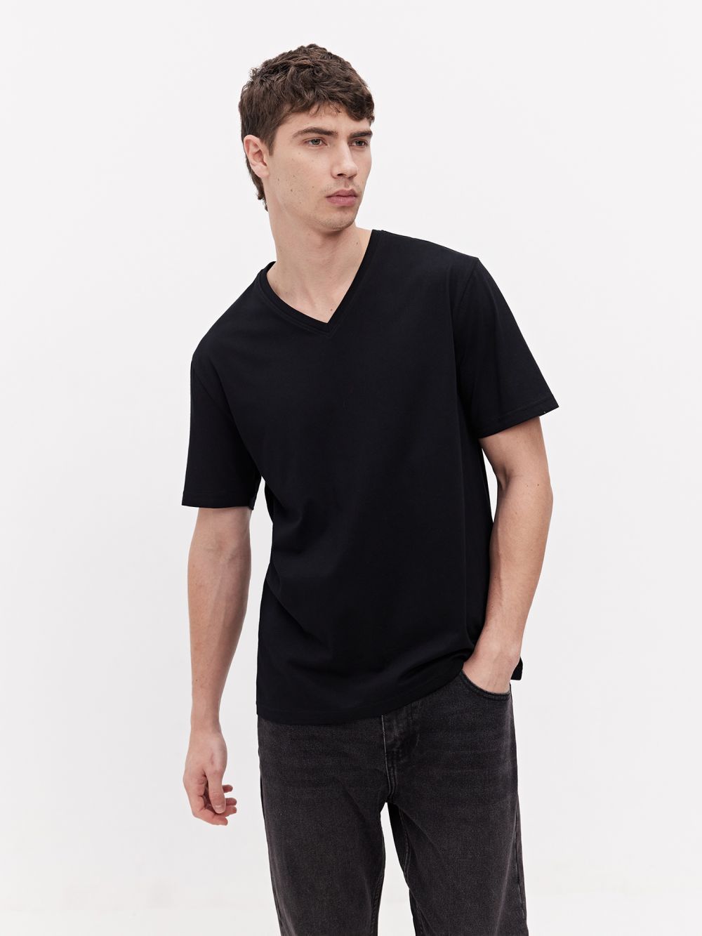 טי שירט בייסיק בגזרת v