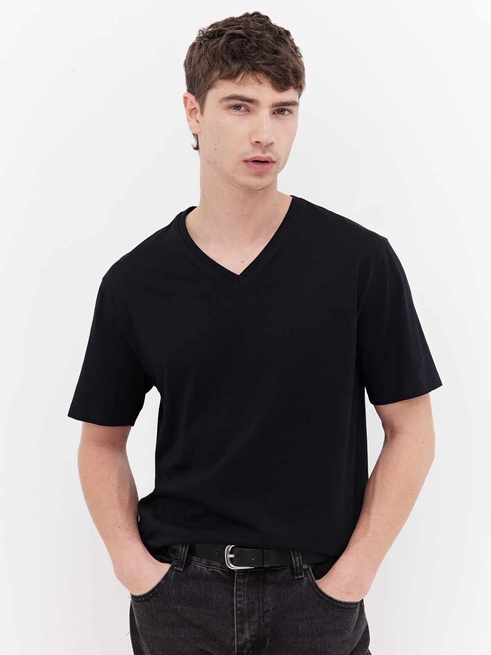 טי שירט בייסיק בגזרת v