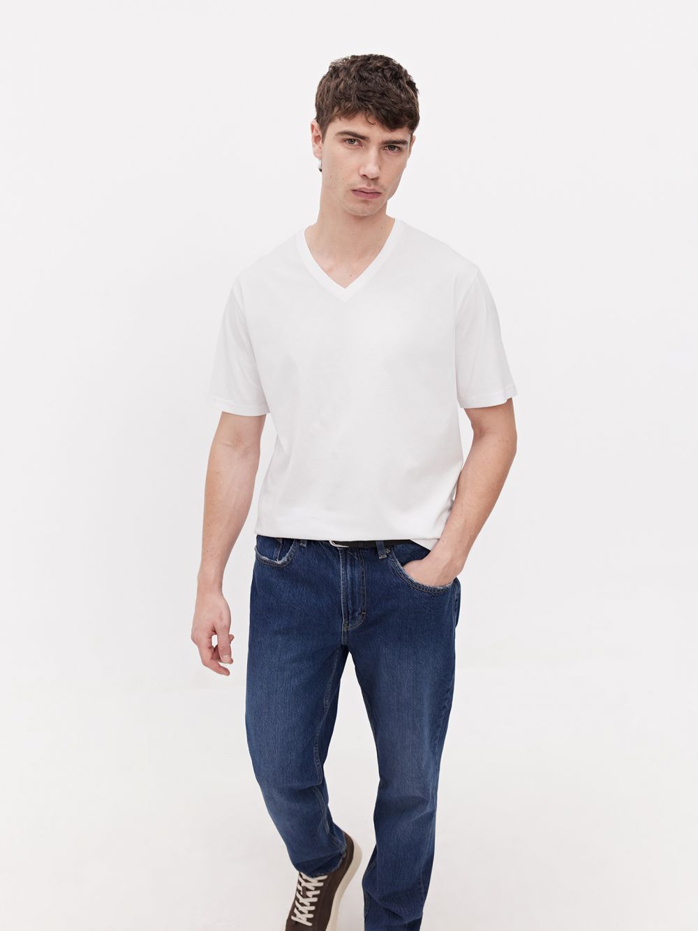 טי שירט בייסיק בגזרת v