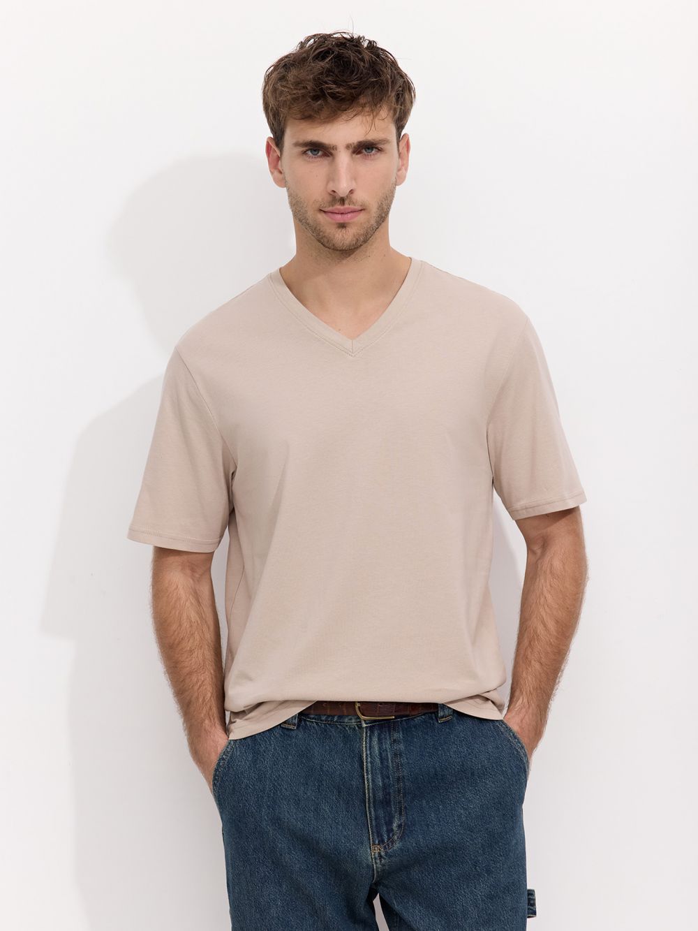 טי שירט בייסיק בצווארון v