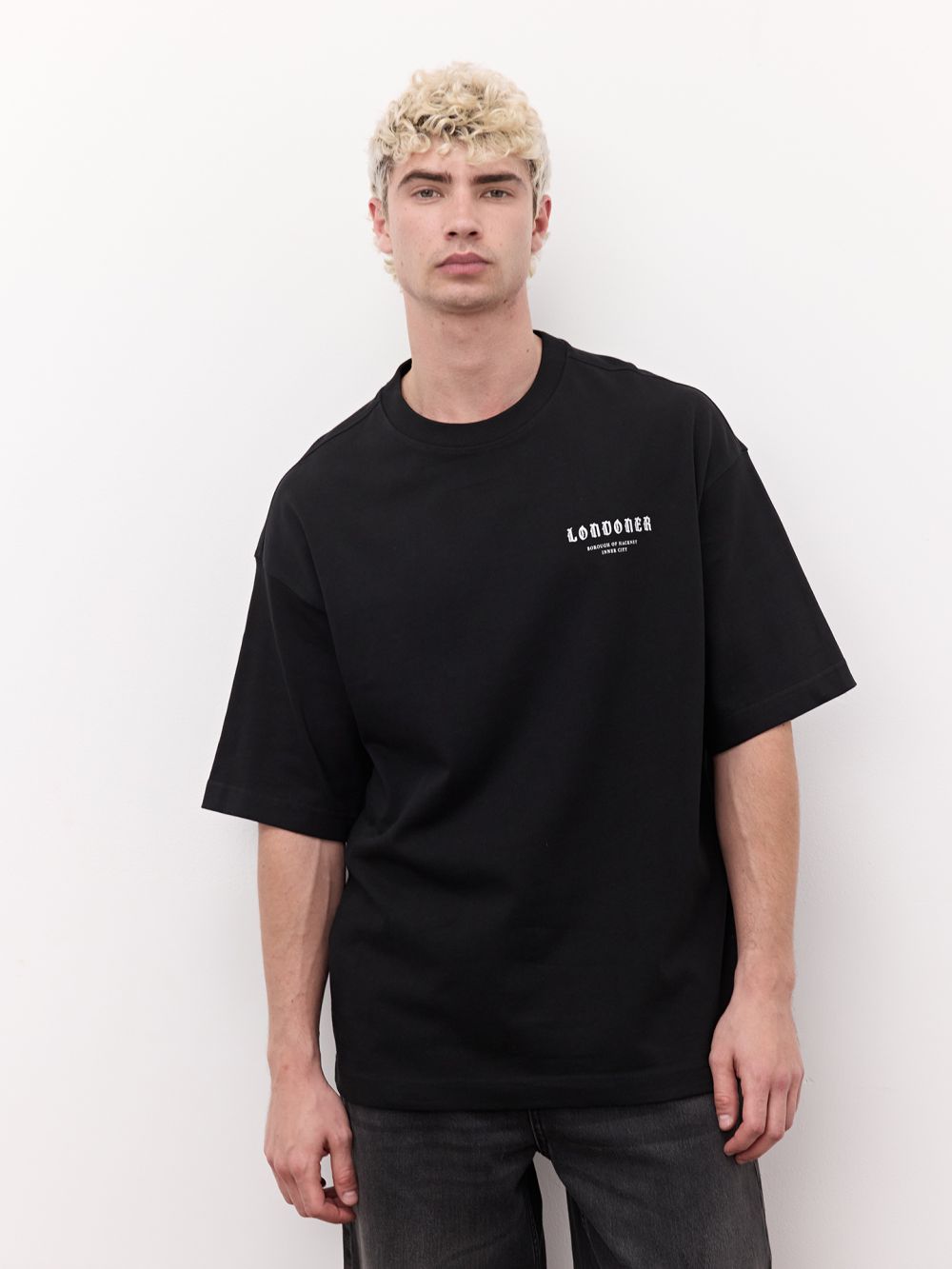 טי שירט מבד עבה בגזרת אוברסייז