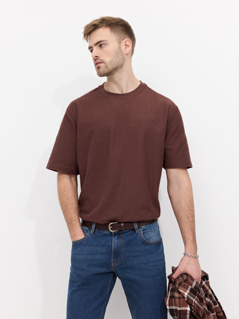 חולצת טקסטורה עם רקמה