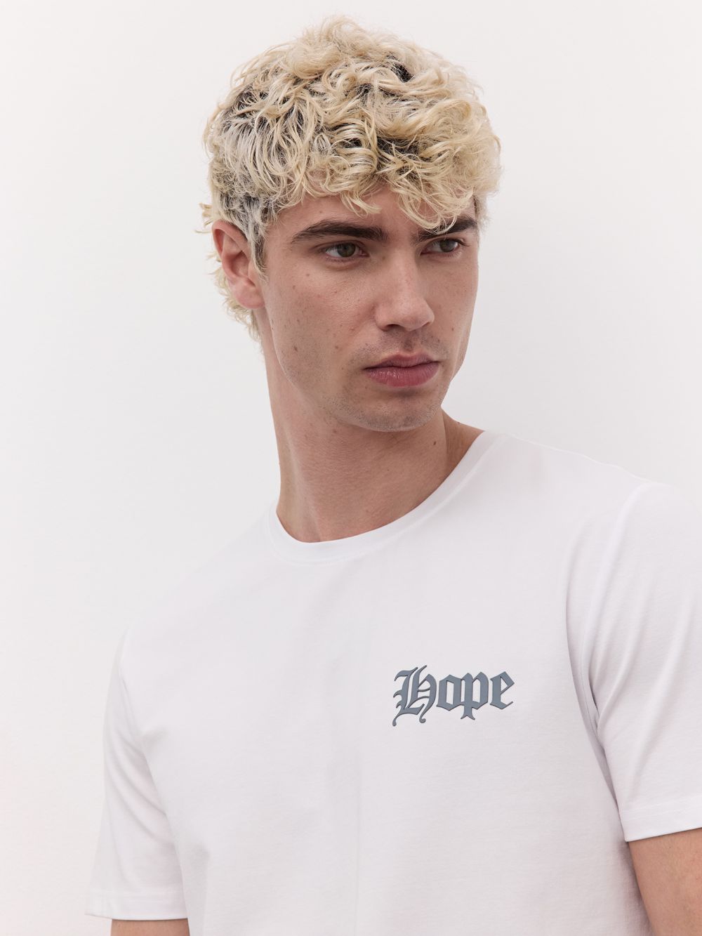 טי שירט לייקרה מודפסת בגזרה משוחררת