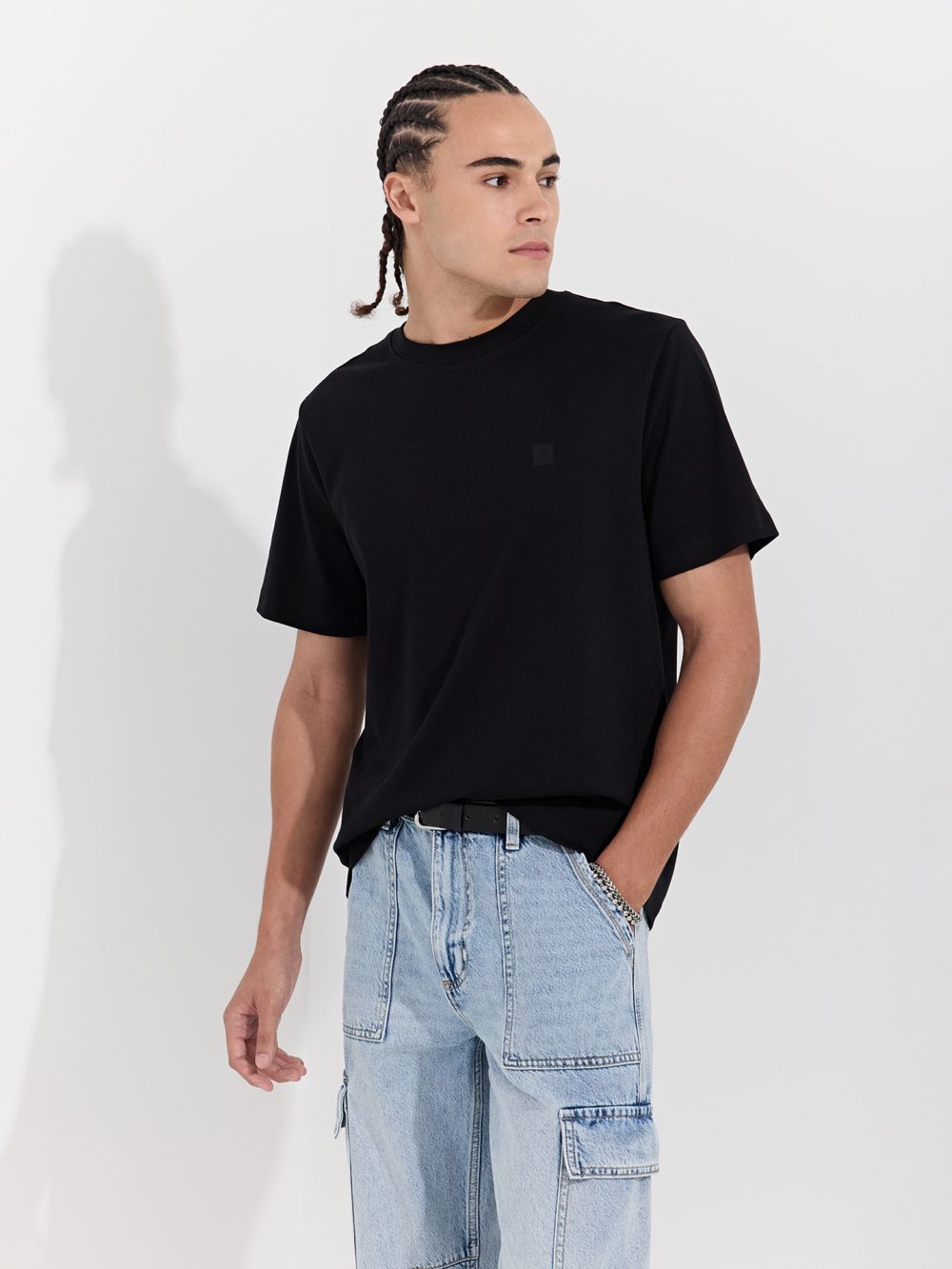 טי שירט עם דפוס קידמי קטן