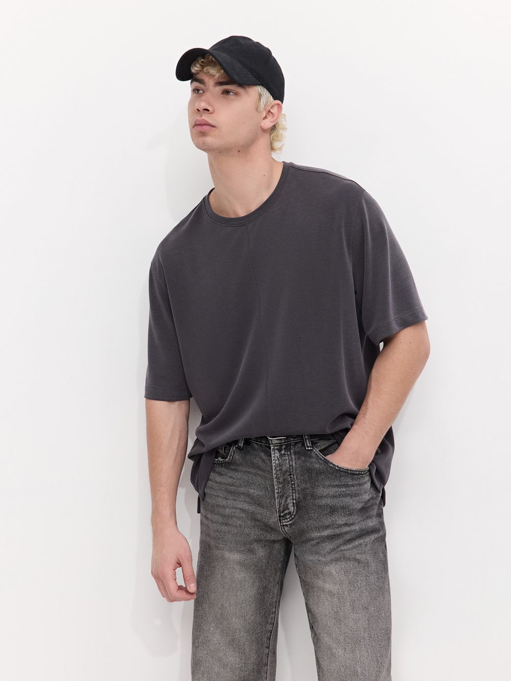 חולצת אוברסייז תוית מתכת