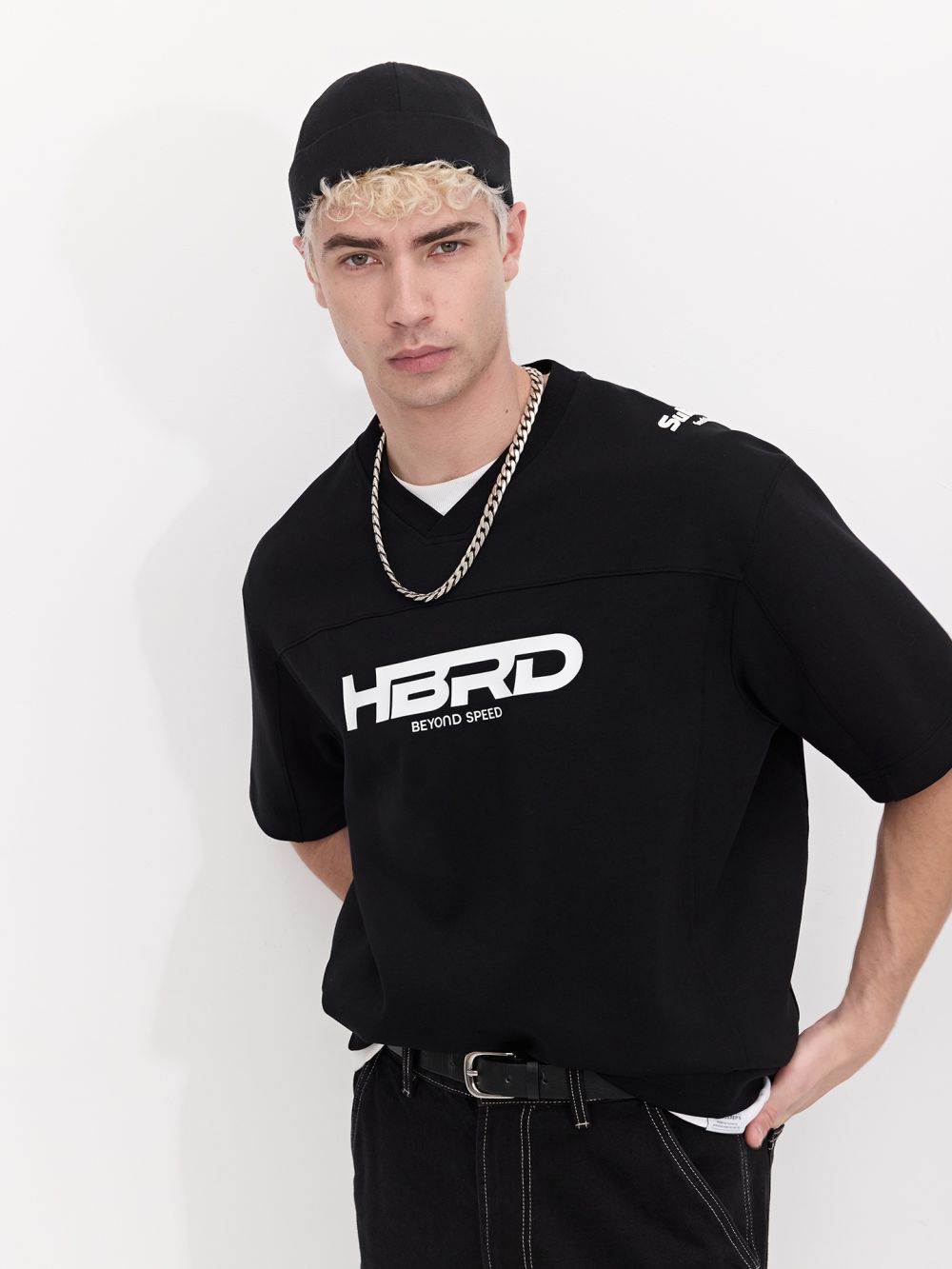 טי שירט מודפסת ספורטיבית