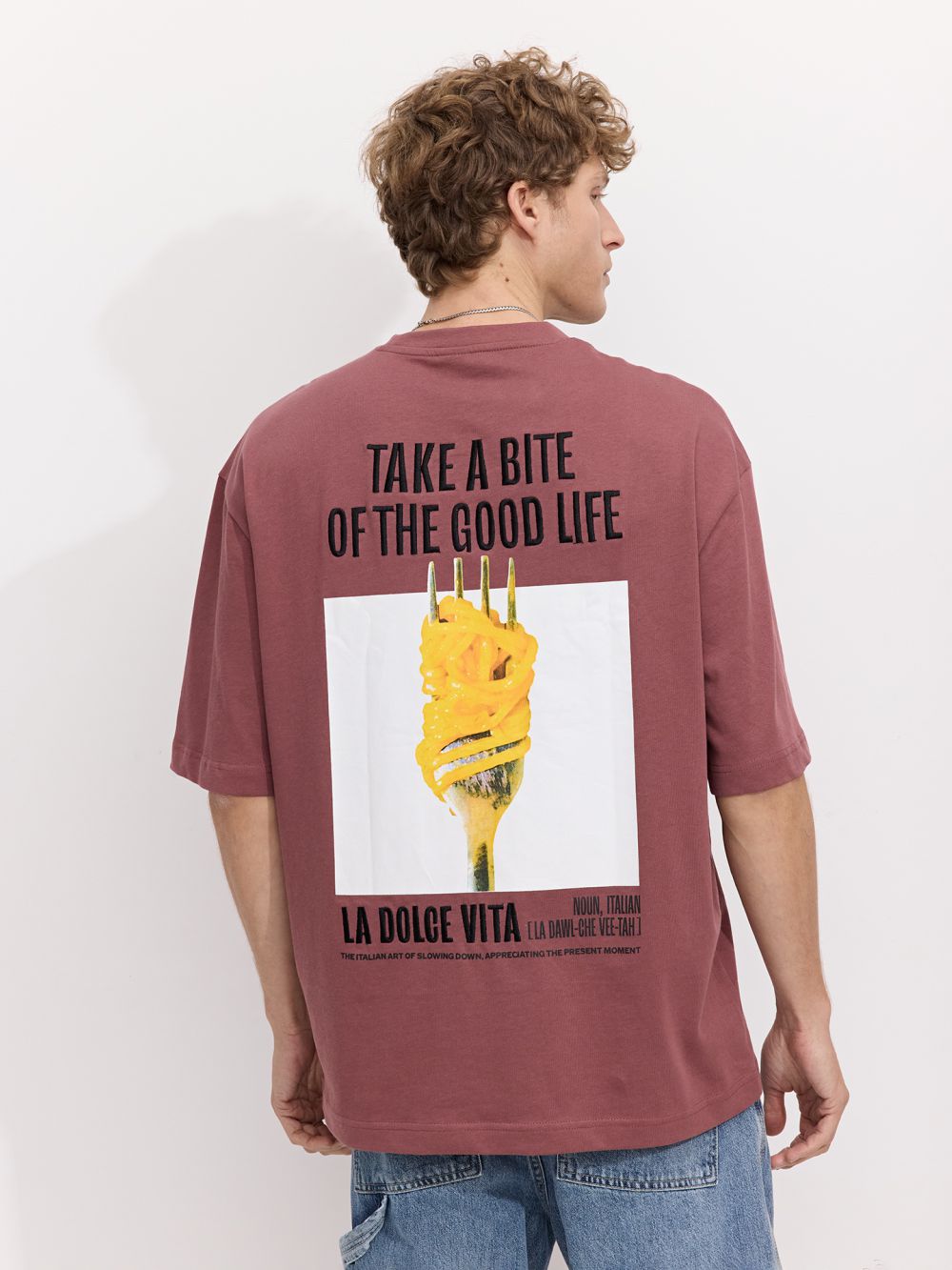 טי-שירט עם רקמה