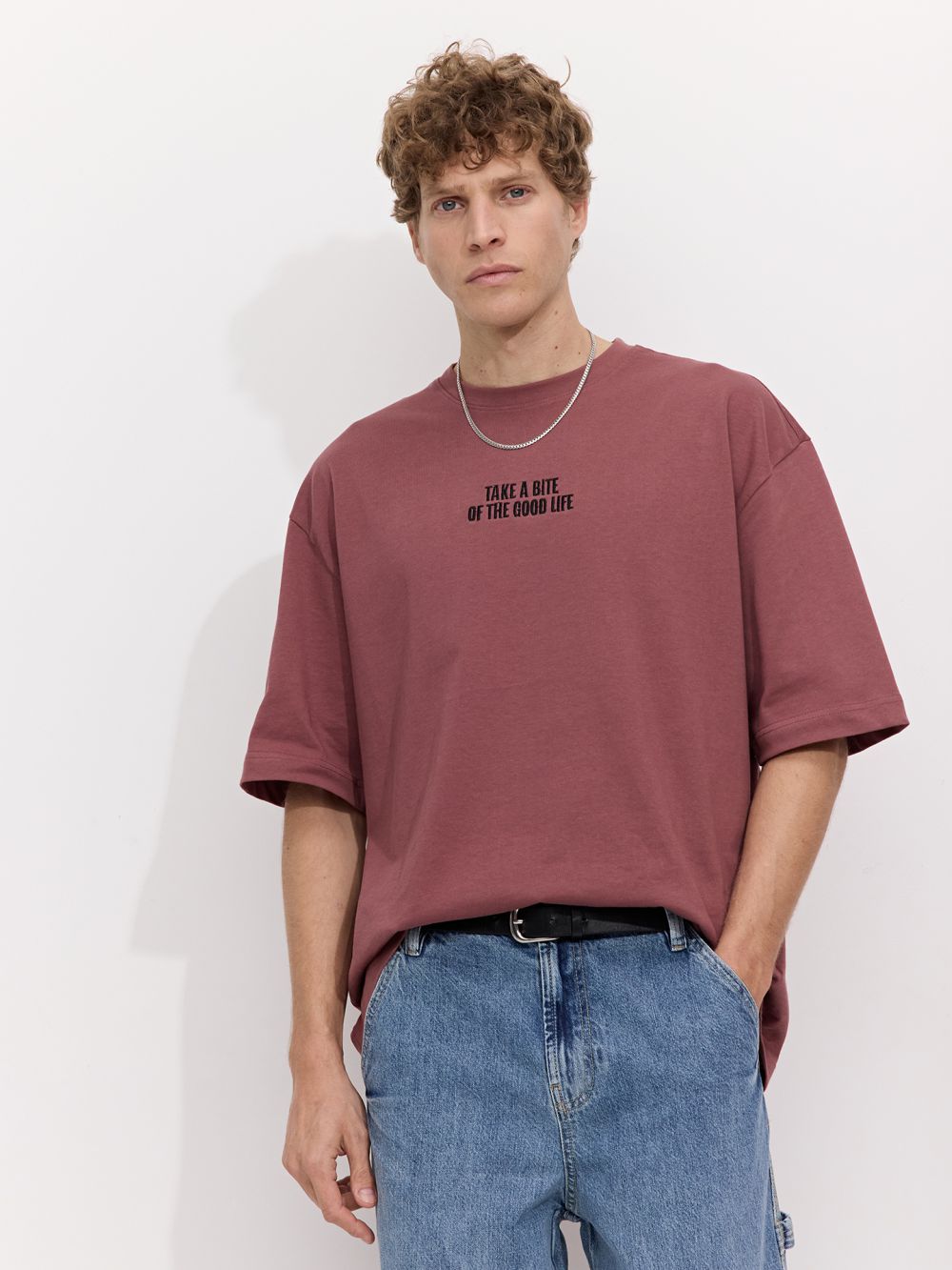 טי-שירט עם רקמה