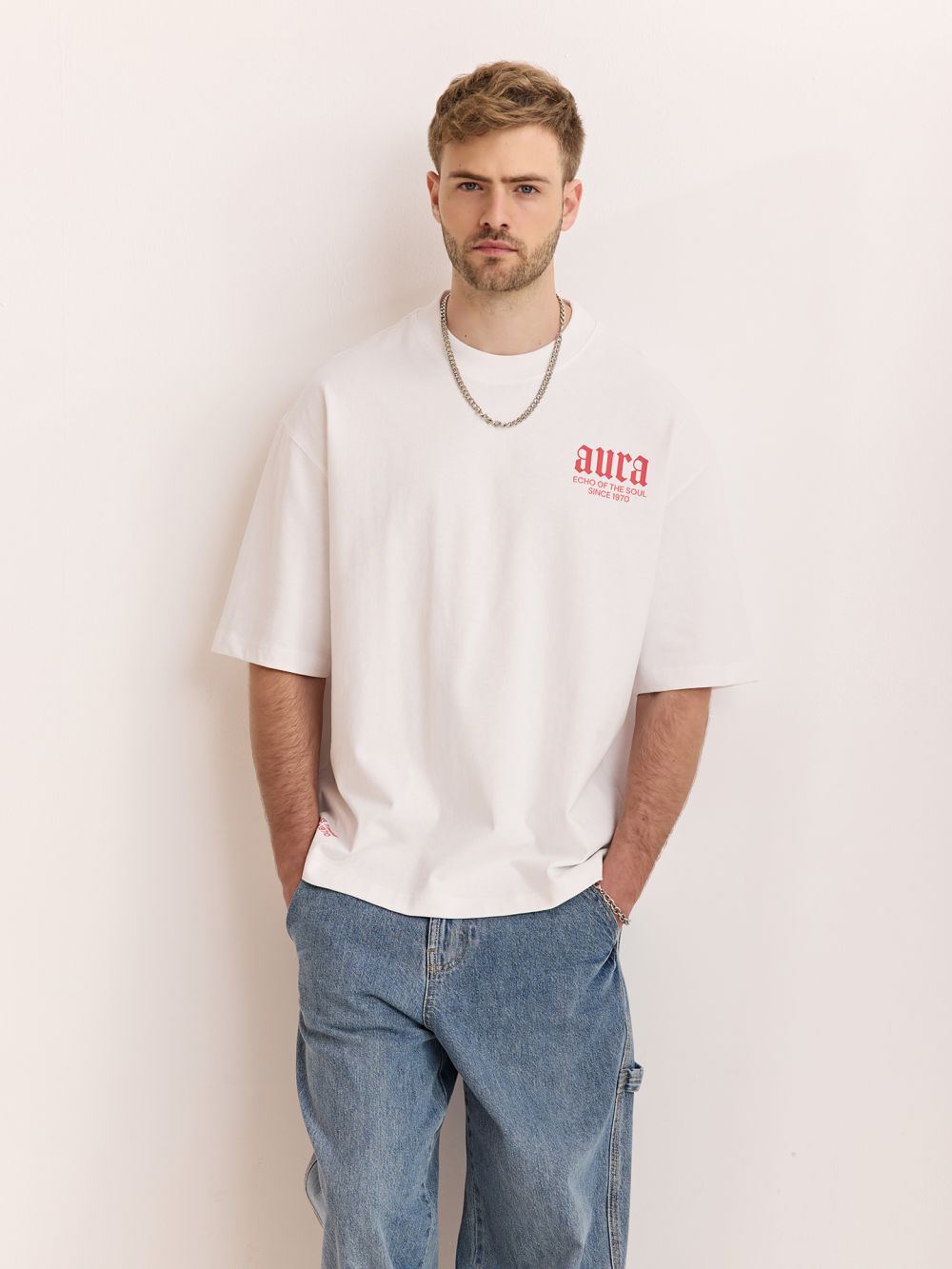 טי שירט עם דפוס גב