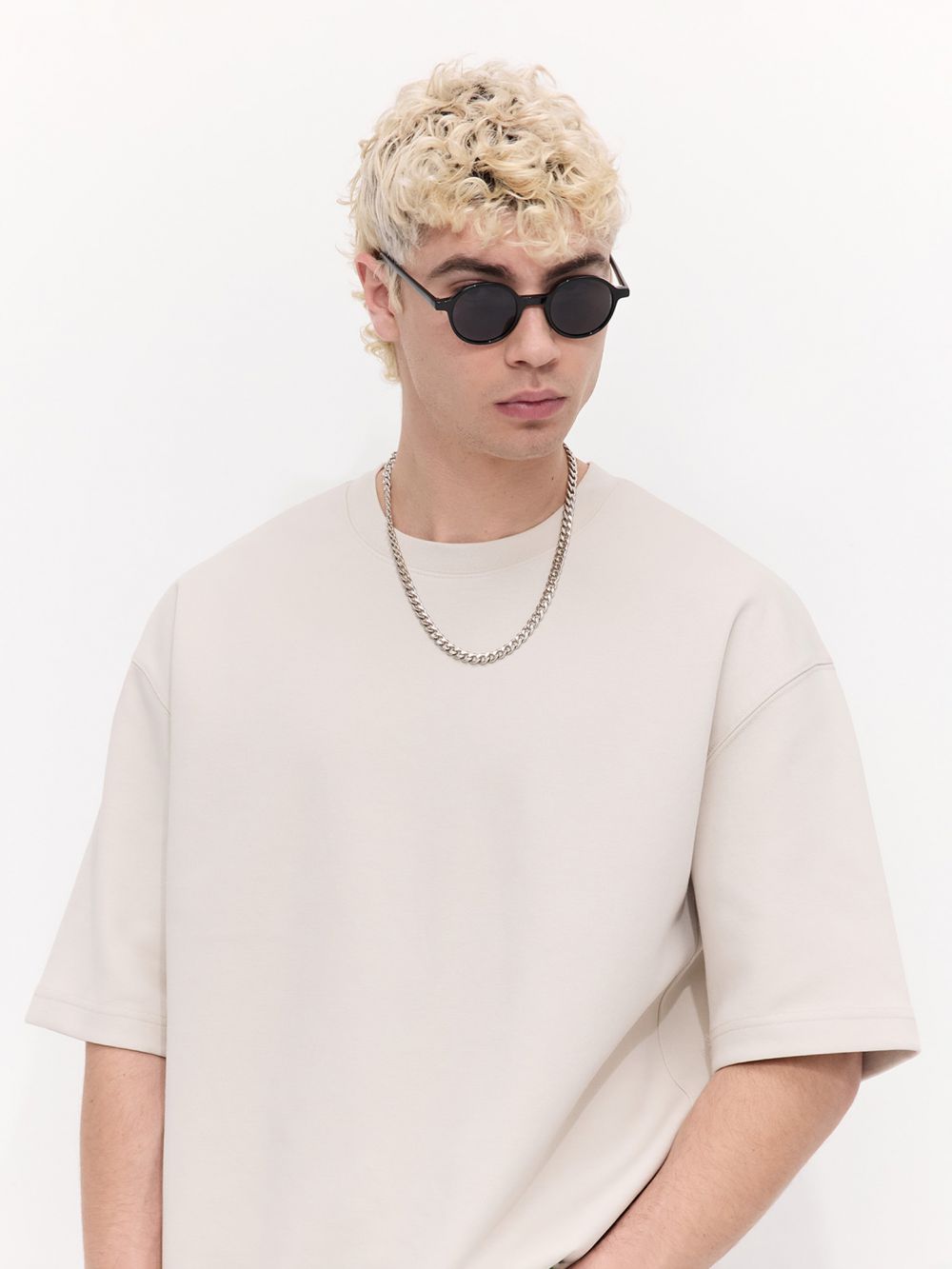 חולצה אוברסייז עם דפוס מובלט