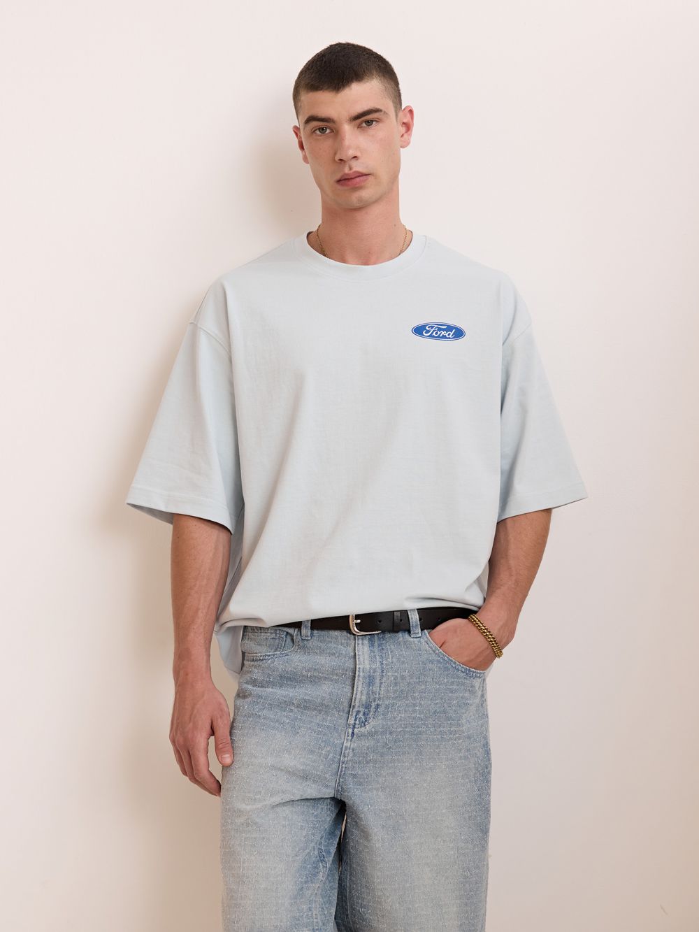 טישרט שטופה עם הדפס פורד