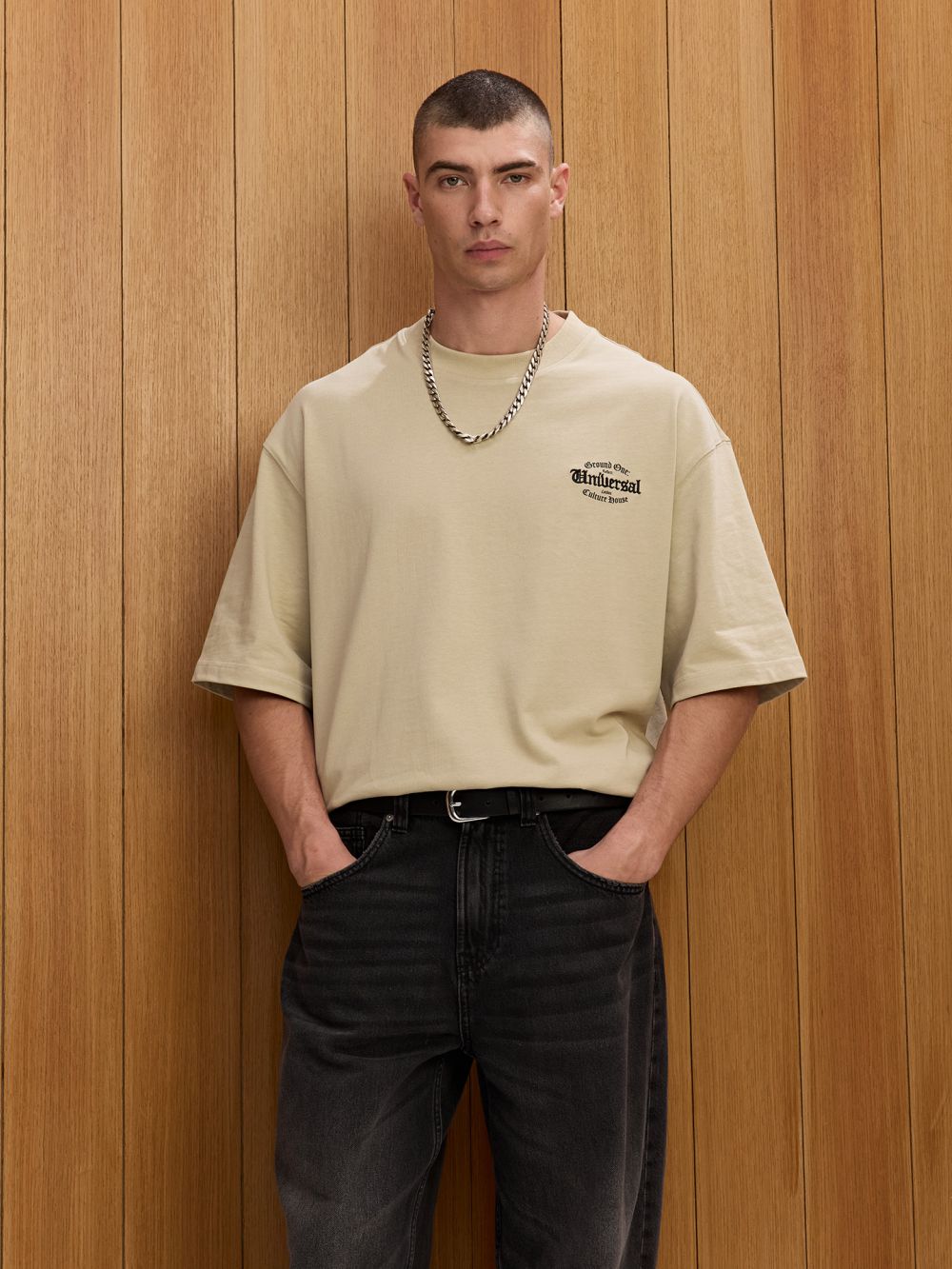 טי שירט עם דפוס גב