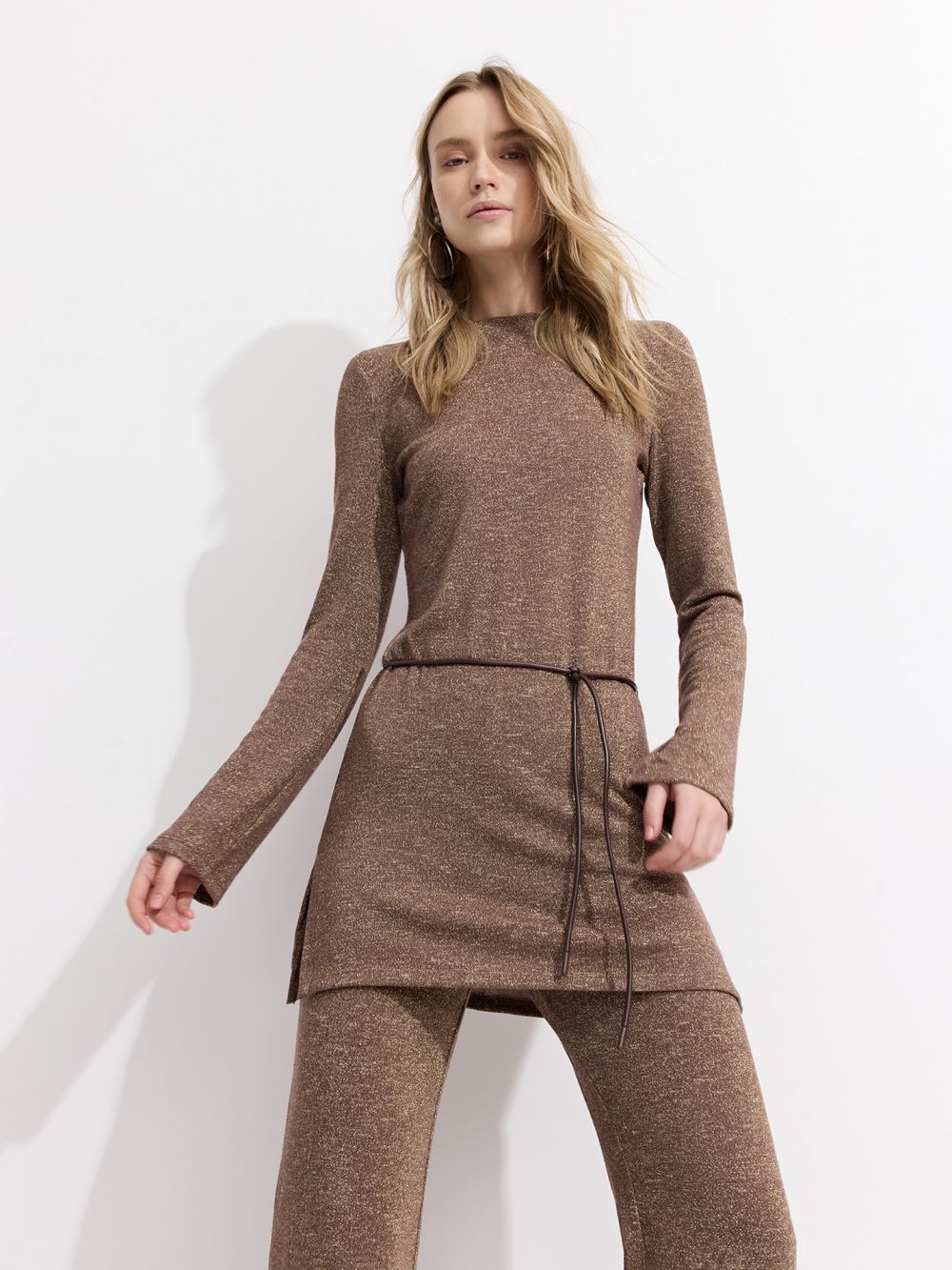 חולצת לורקס עם חגורה