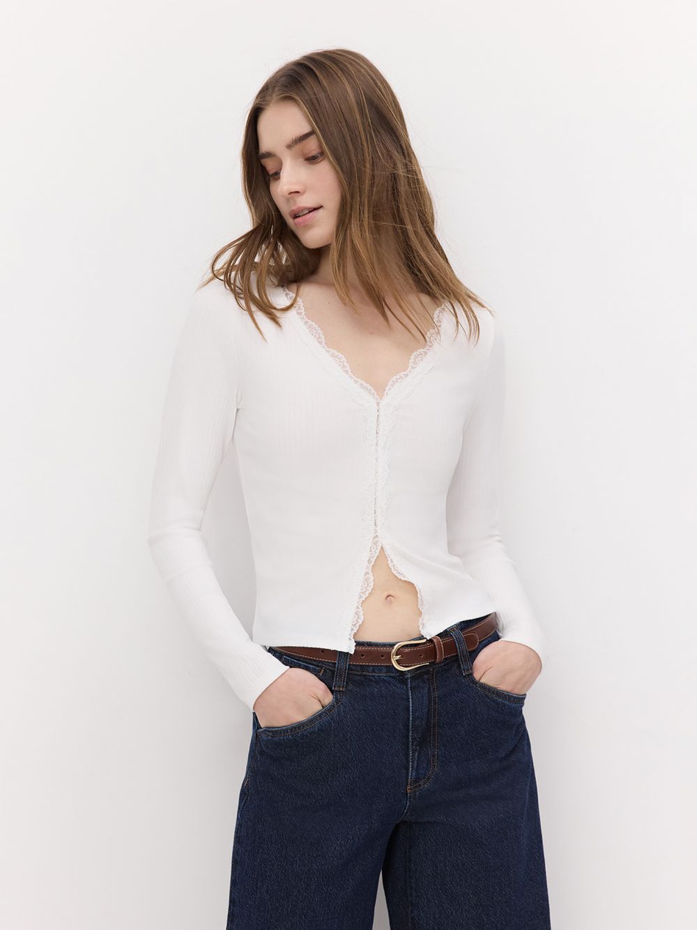 חולצת ריב שרוול ארוך עם סיומת תחרה