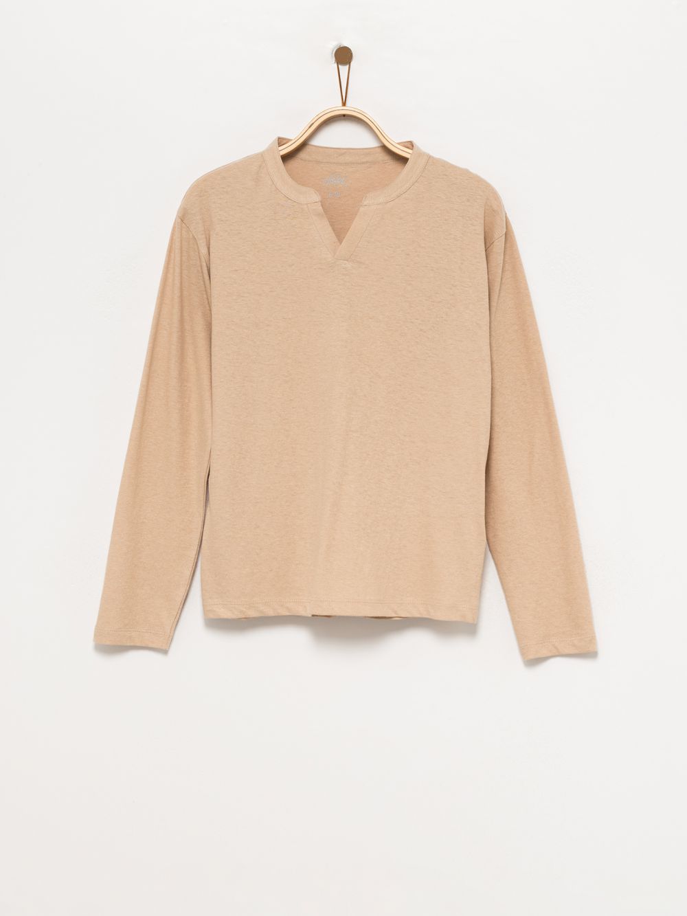 טי-שירט וי ארוכה