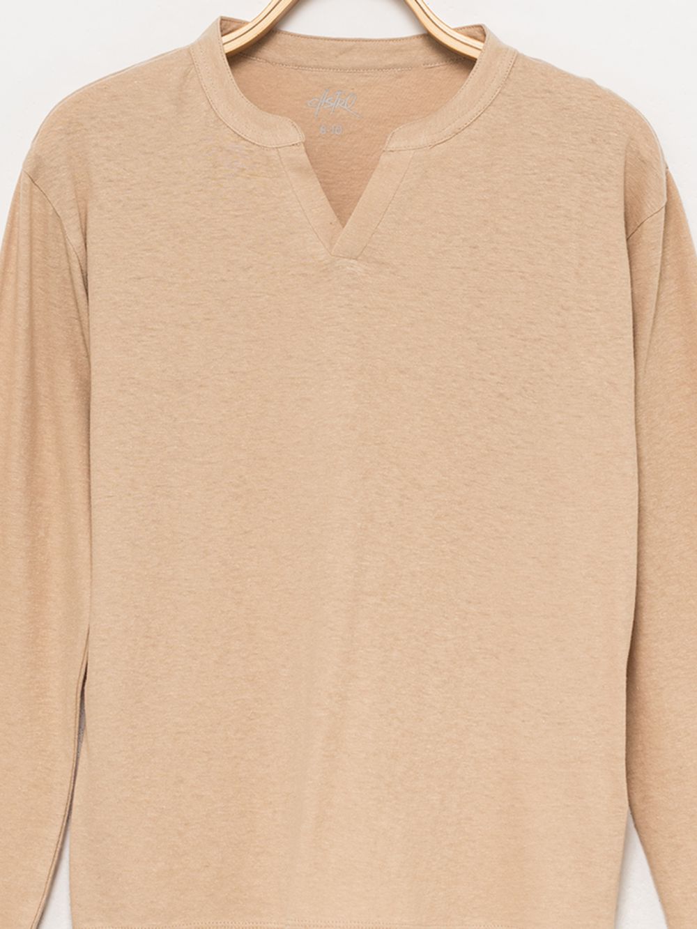 טי-שירט וי ארוכה