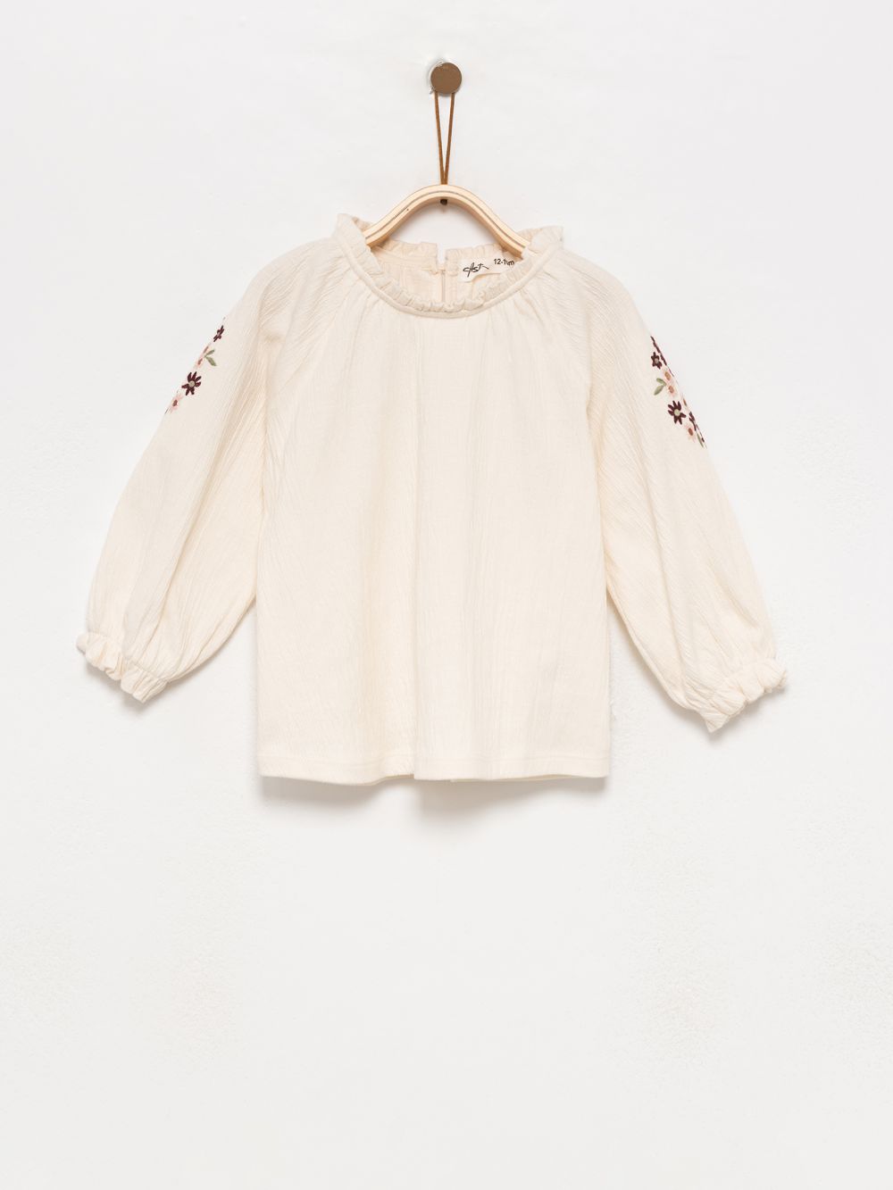 חולצה עם שרוולים תפוחים