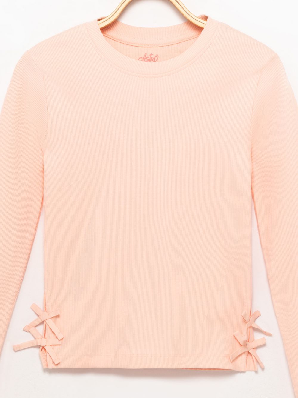 טי שרט שרוול ארוך עם פפיונים בצד