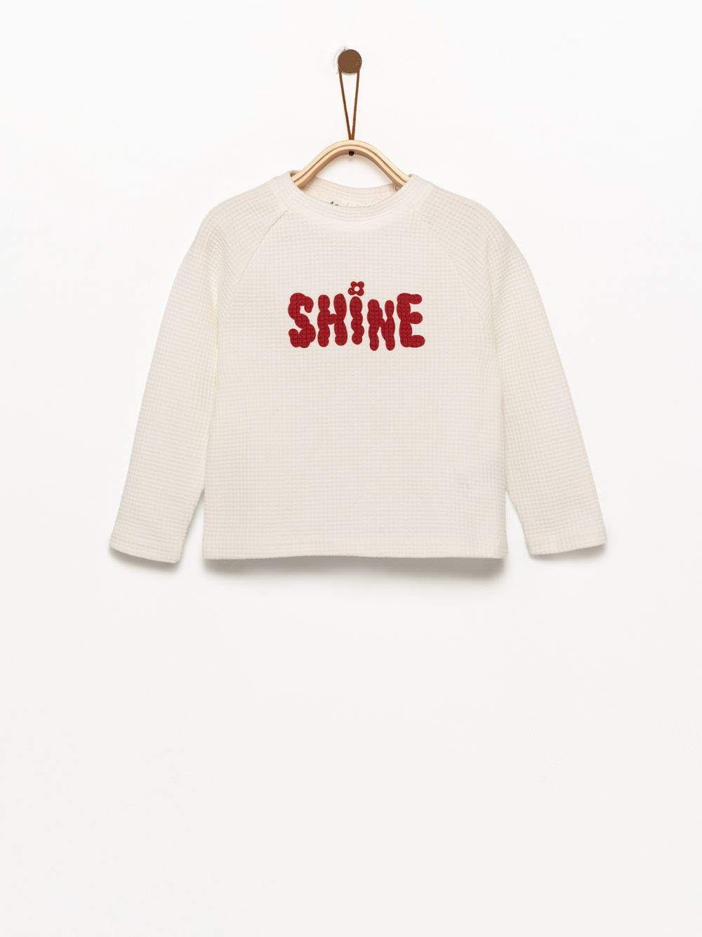 חולצת ופל עם כיתוב