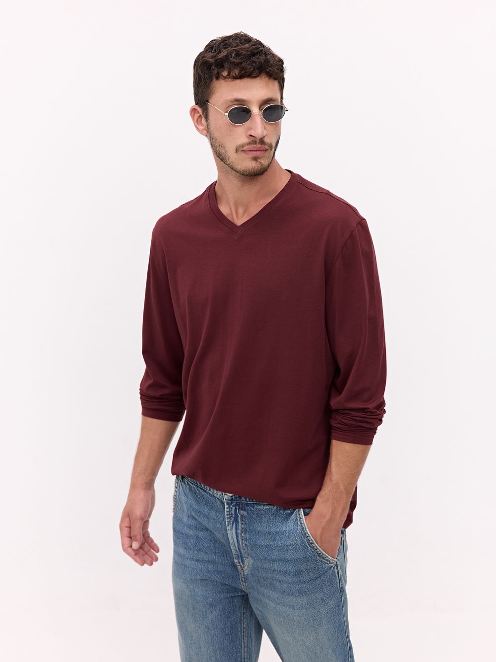 טי-שירט וי ארוכה