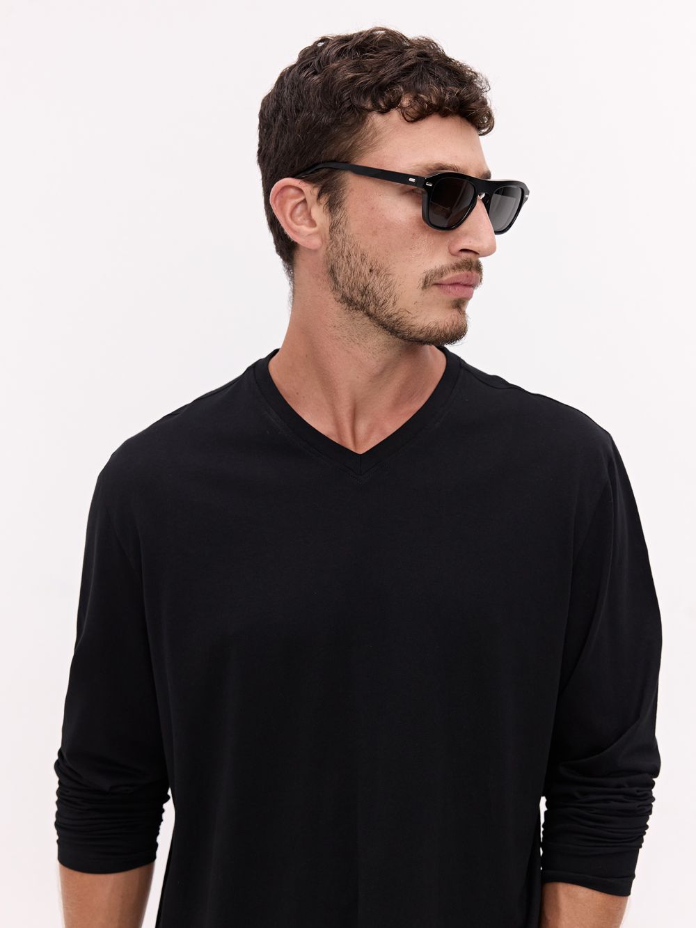 טי-שירט וי ארוכה