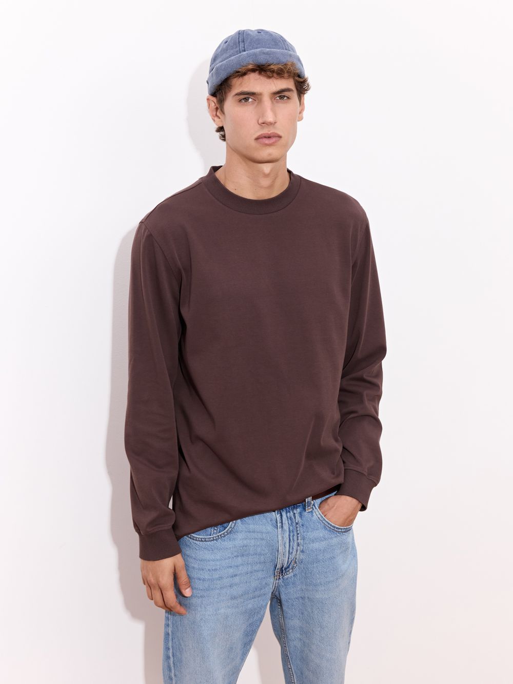 טישרט ארוכה עם צווארון גבוה