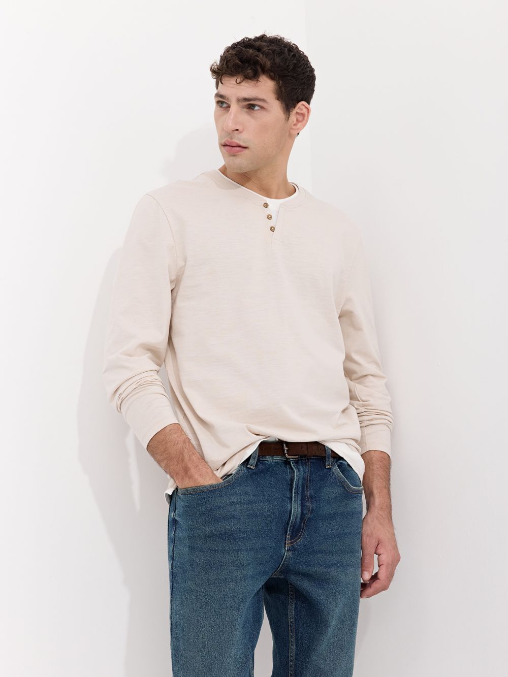 טי-שירט ארוכה במראה שכבות