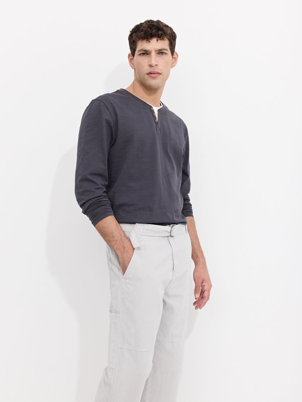 טי-שירט ארוכה במראה שכבות