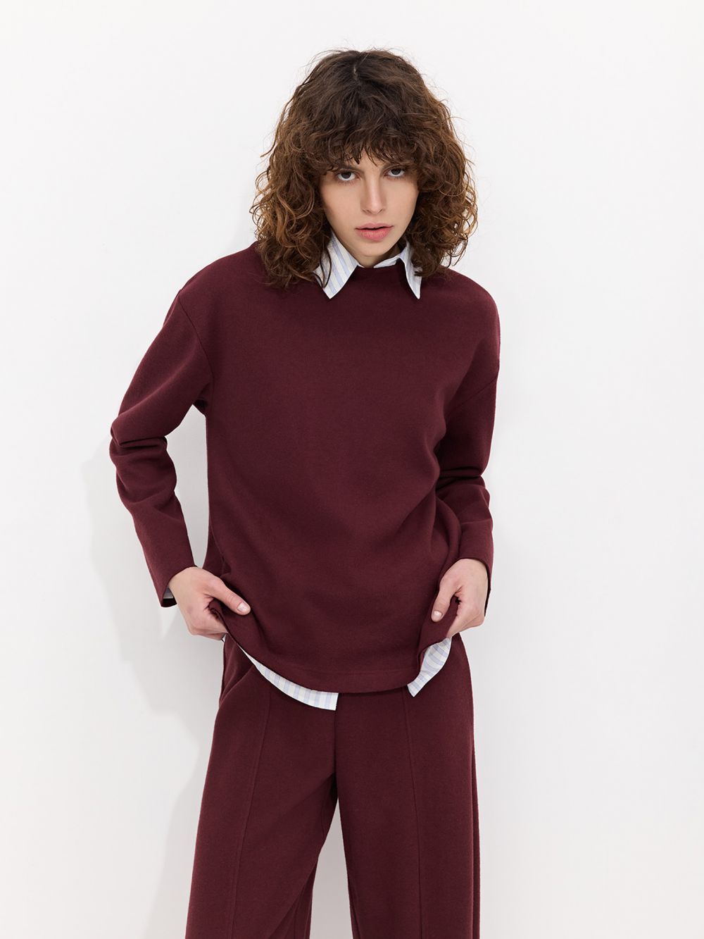 סווטשירט קל עם גולף בטקסטורה