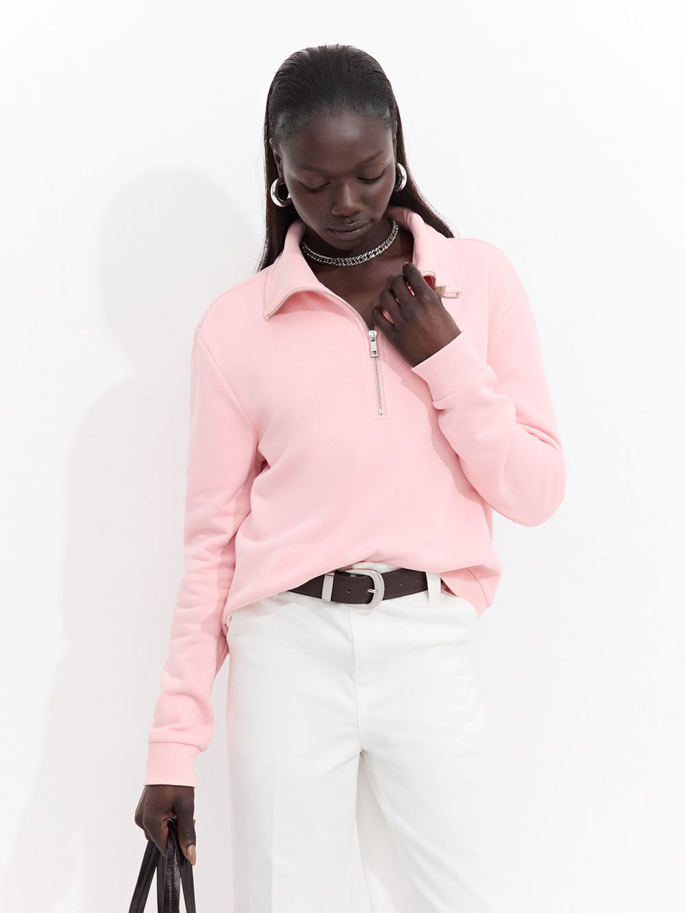 סווטשירט עם ריצ’רץ’ בצווארון