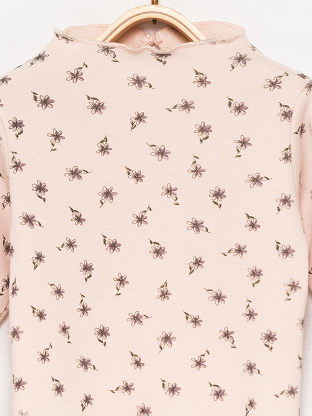 סווטשירט עם סיומת גלית