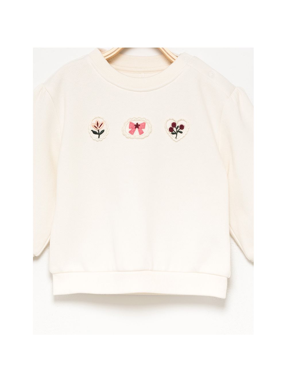 סווטישרט עם רקמה