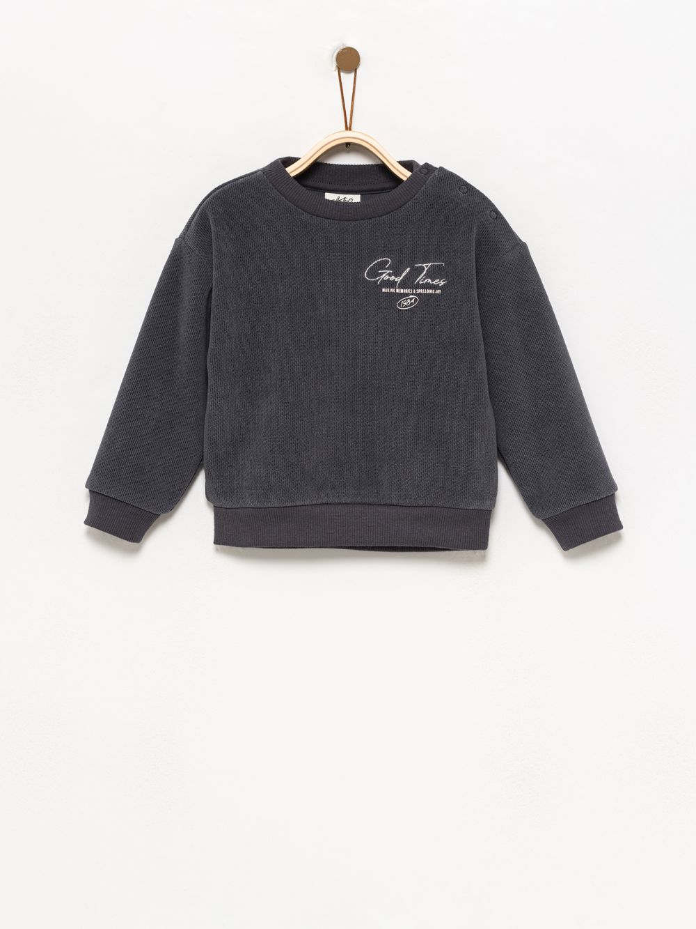 סווטשירט טקסטורה עם רקמה