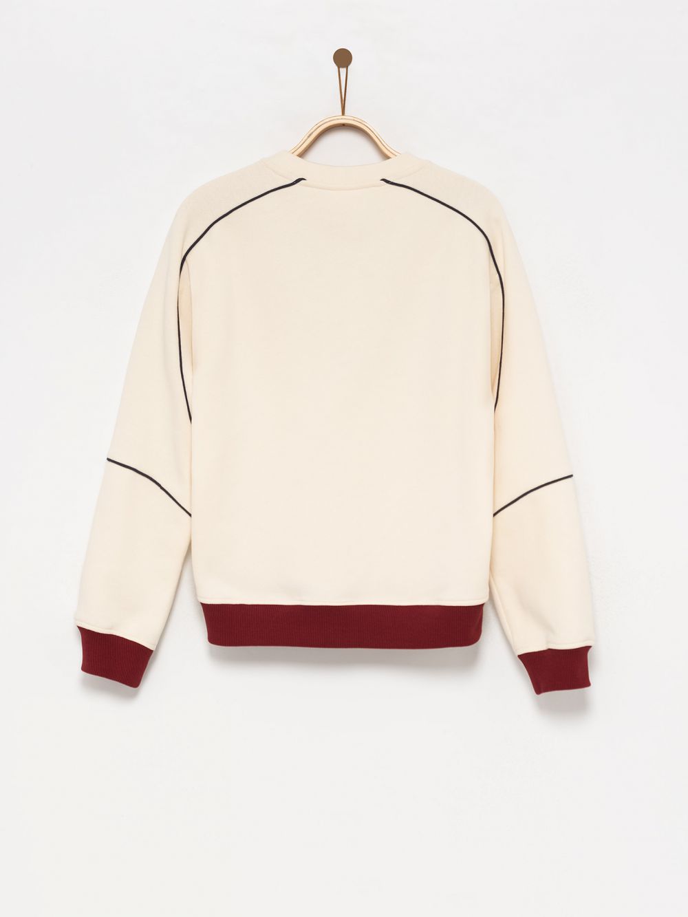 סווטשירט עם כיתוב