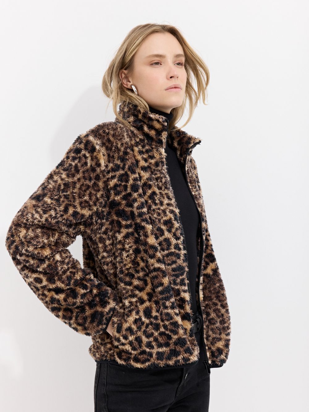 סווטשירט פרוותי עם רוכסן וצאורון