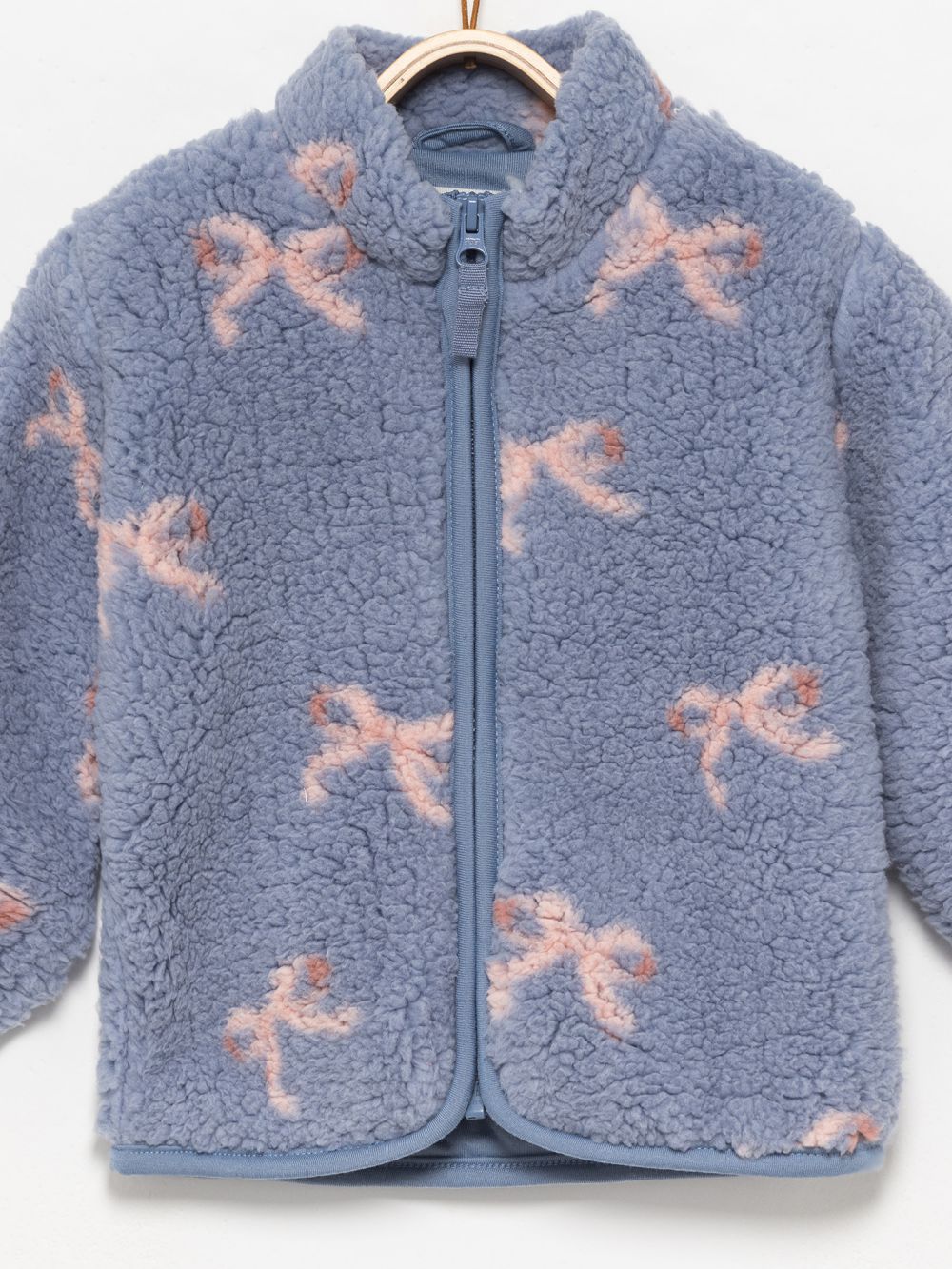 ג’קט פרוותי