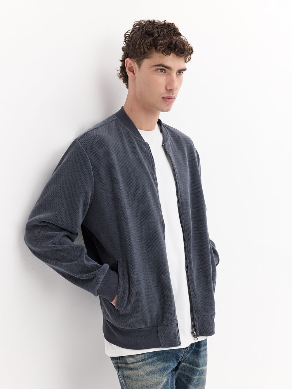 ג׳קט בומבר עם טקסטורה