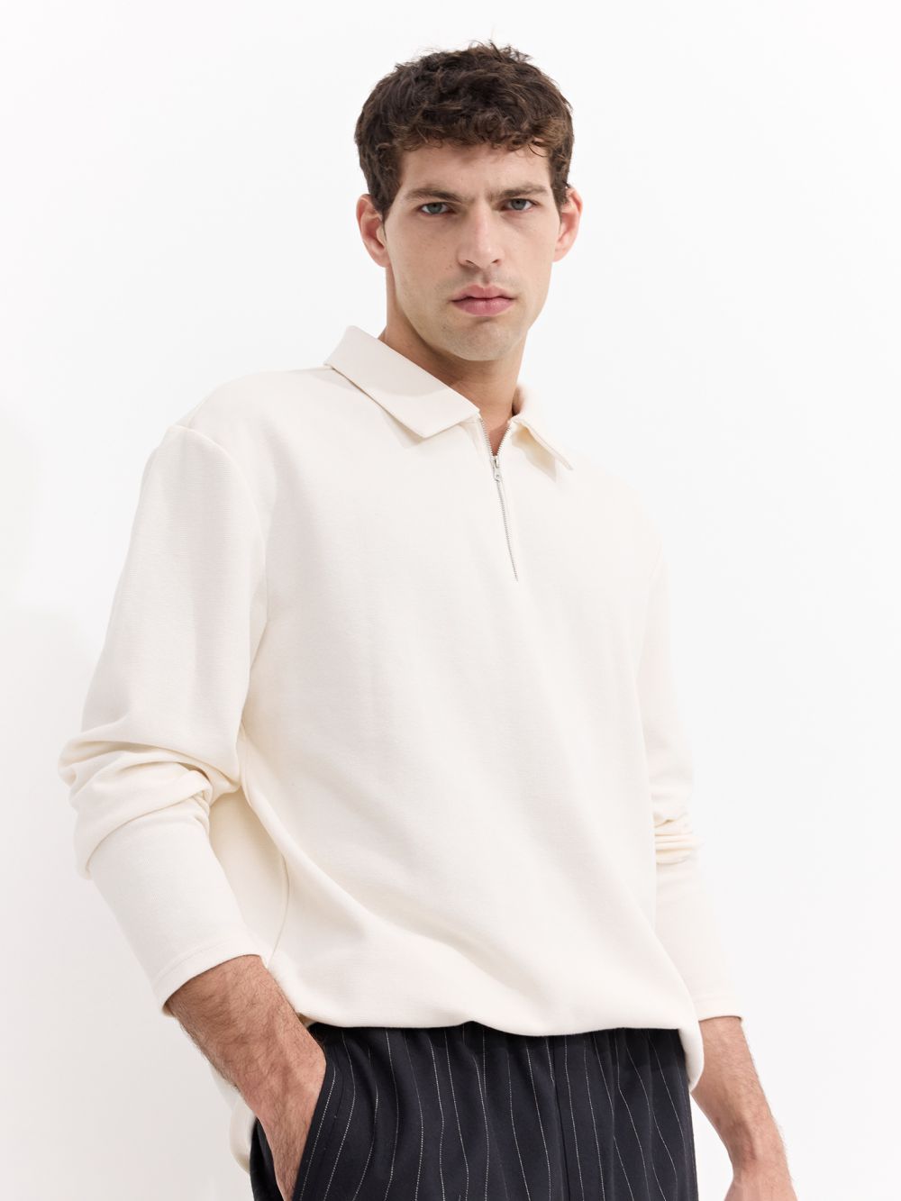 חולצת פולו עם רוכסן מתכת