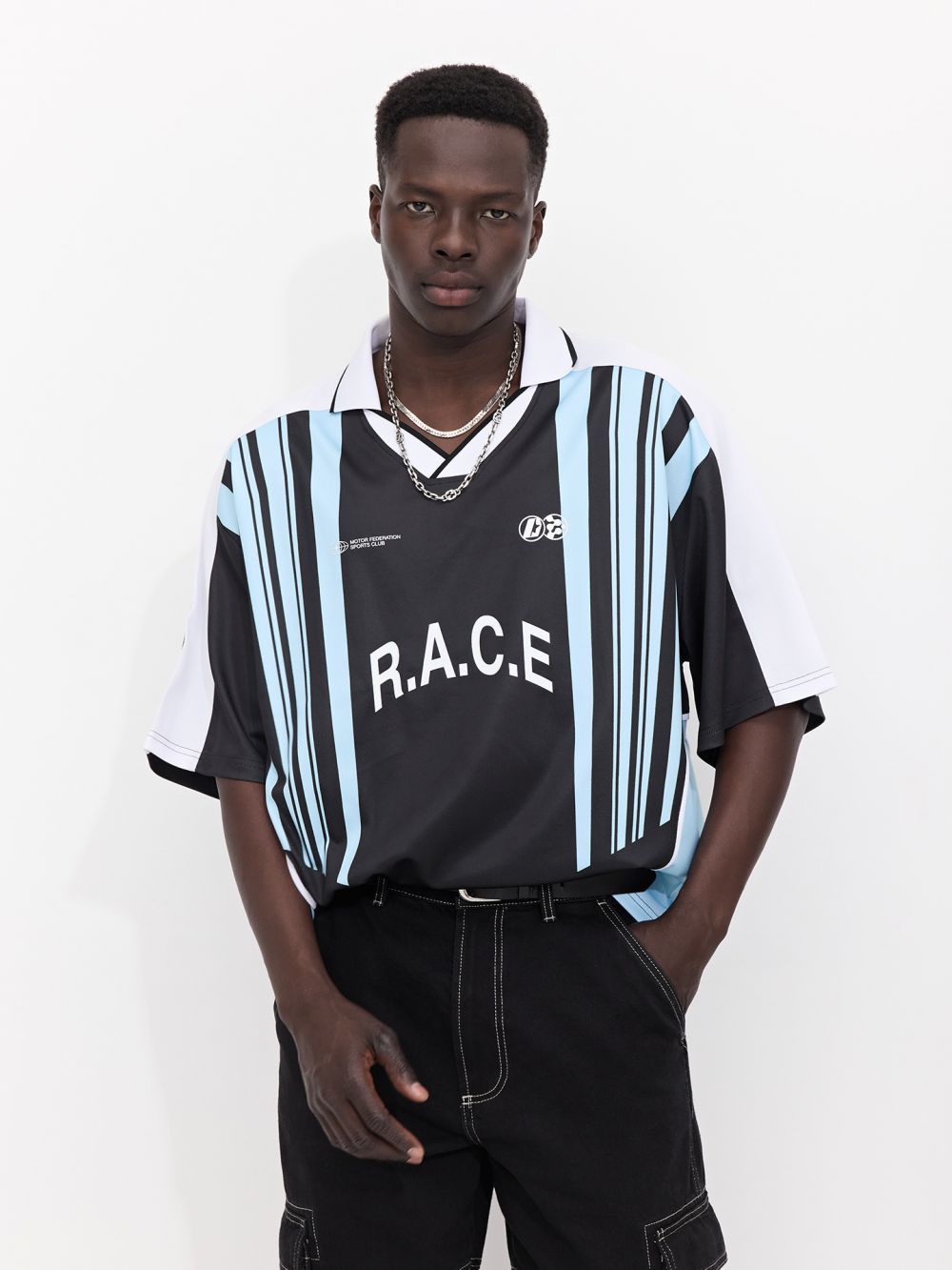 חולצת פולו ספורטיבית