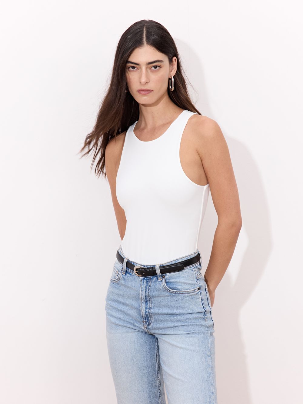 בגד גוף עם מפתח צוואר סגור