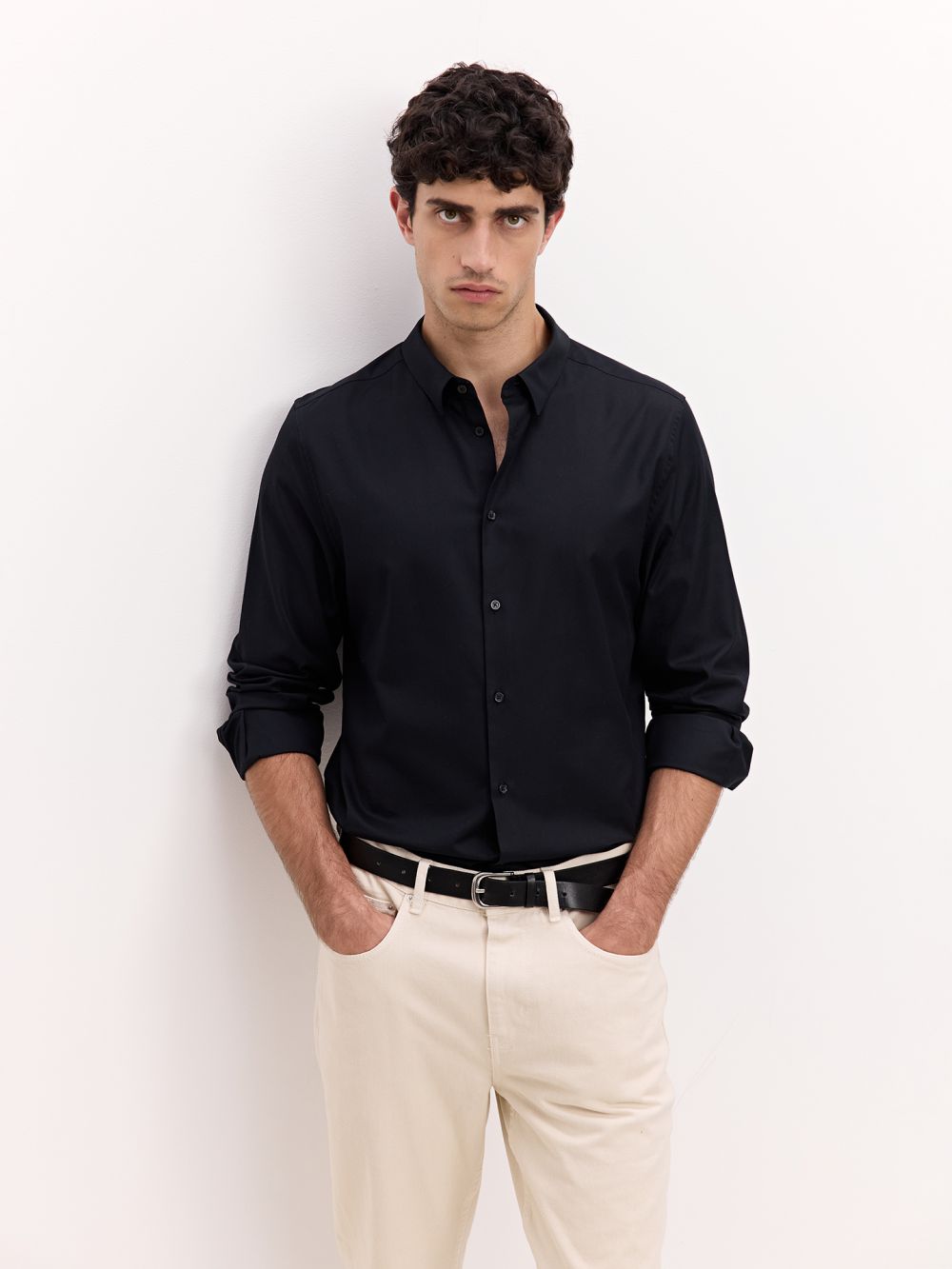 חולצה מכופתרת בגזרת סלים