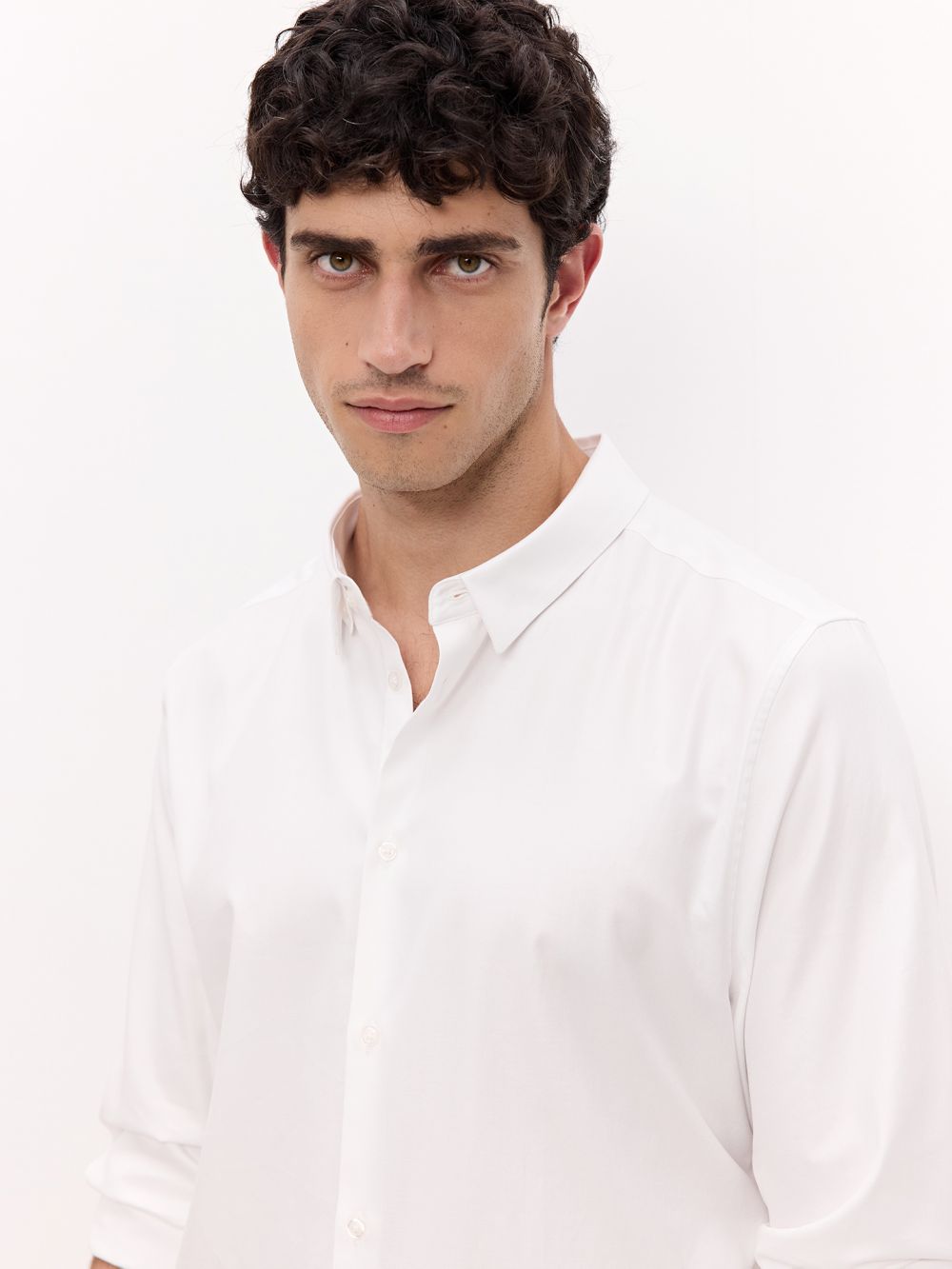 חולצה מכופתרת בגזרת סלים