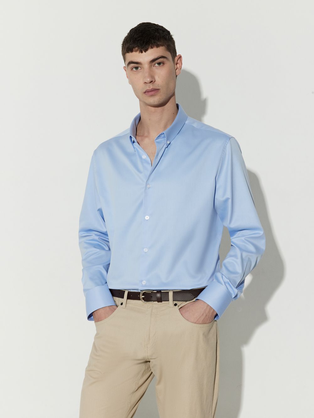 חולצה מכופתרת אל קמט בגזרת REGULAR