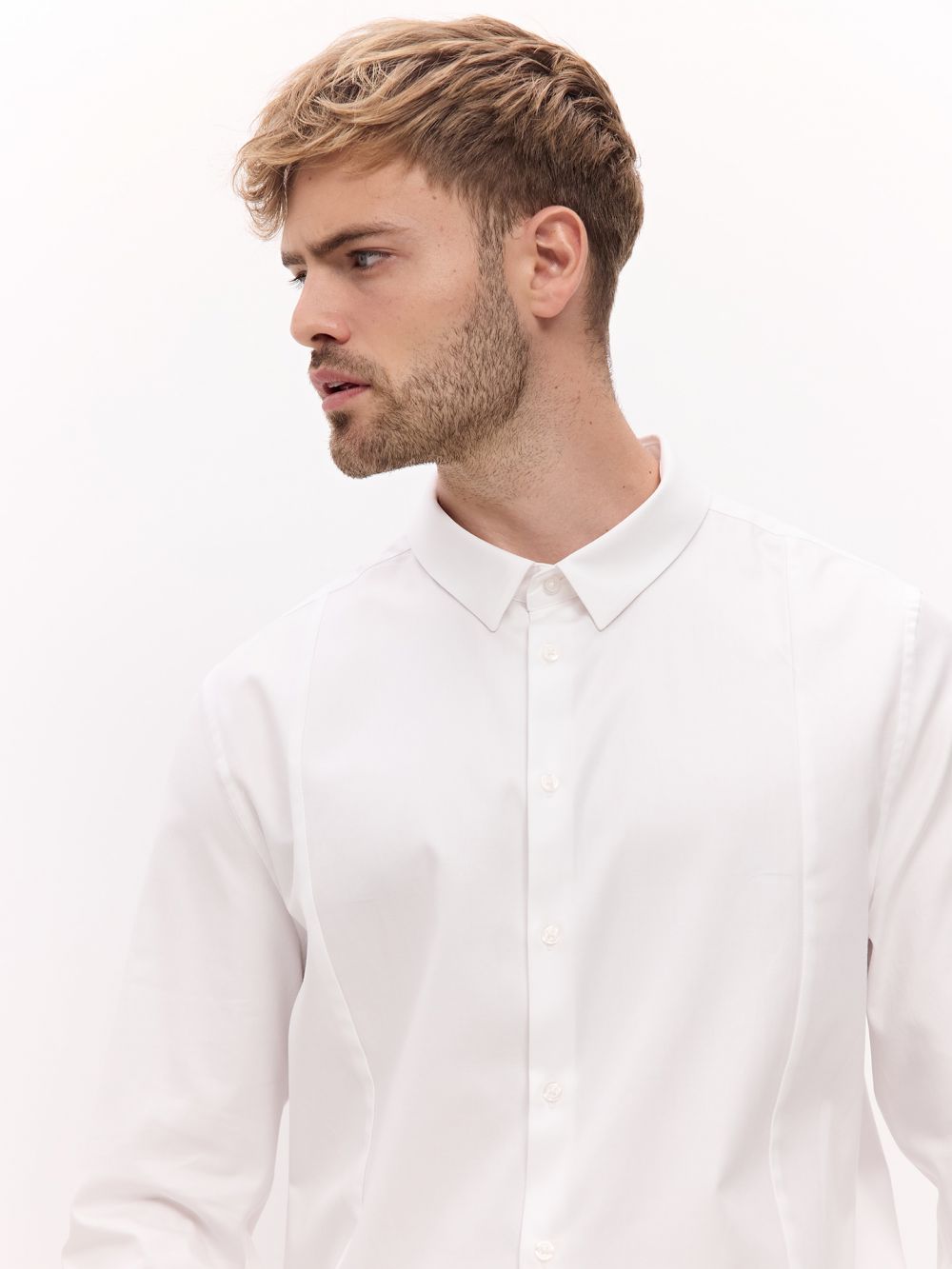 חולצה מכופתרת עם חתכים