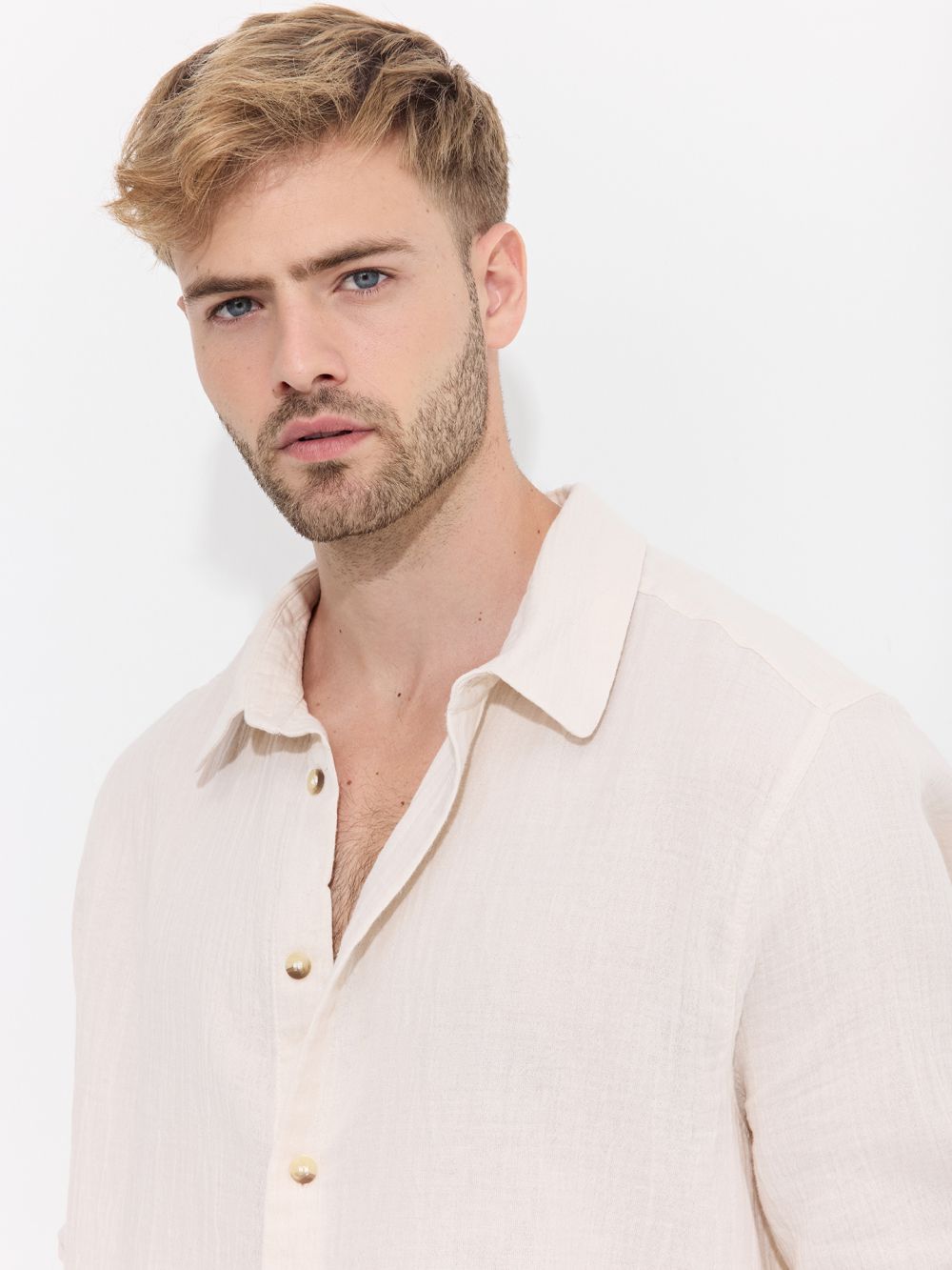 חולצה מכופתרת עם אפקט מקומט