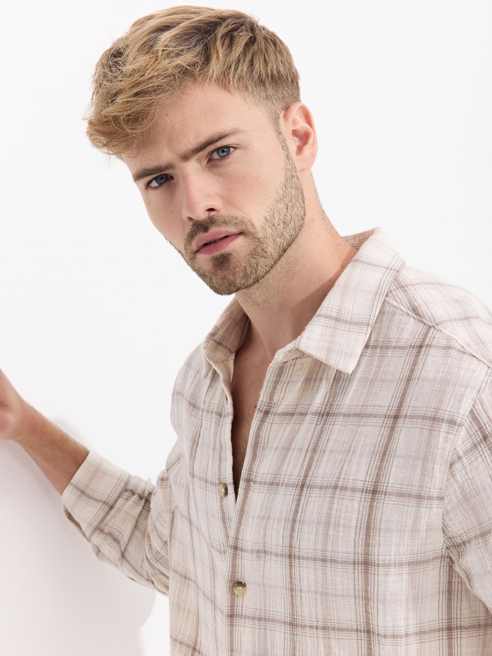 חולצה מכופתרת עם אפקט מקומט