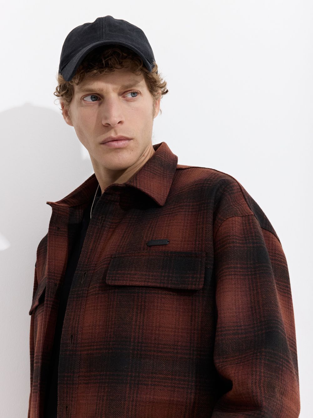 חולצה מכופתרת משובצת